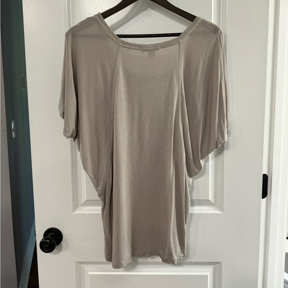 Forever21 small short sleeve loose cream blouse. - Picture 3 of 5
